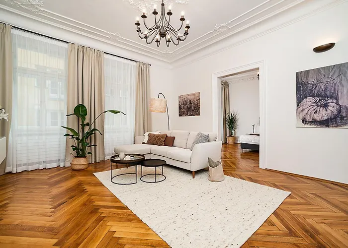 Luxurious Two-bedroom In The Old Town