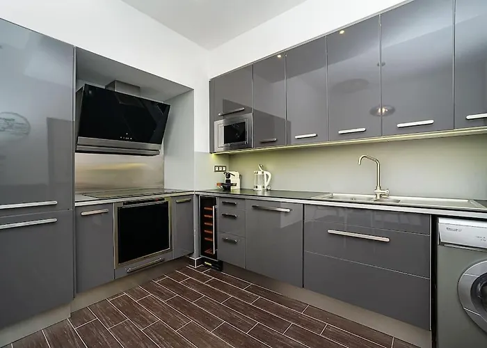 Luxurious Two-bedroom In The Old Town Apartamento
