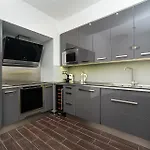 Luxurious Two-bedroom In The Old Town Πράγα