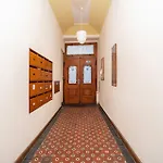 Luxurious Two-bedroom In The Old Town