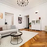 Διαμέρισμα Luxurious Two-bedroom In The Old Town