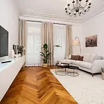 Luxurious Two-bedroom In The Old Town Πράγα