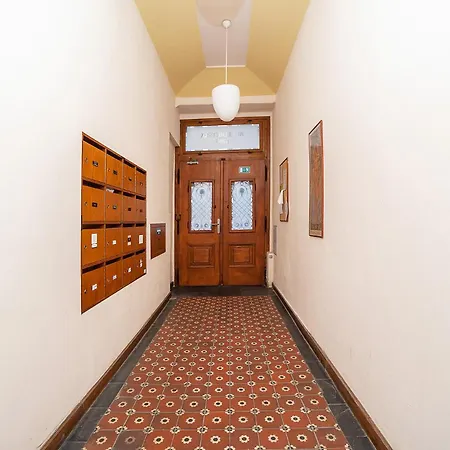 Luxurious Two-bedroom In The Old Town
