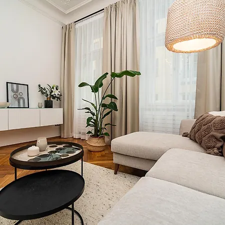 Apartament Luxurious Two-bedroom In The Old Town Praga