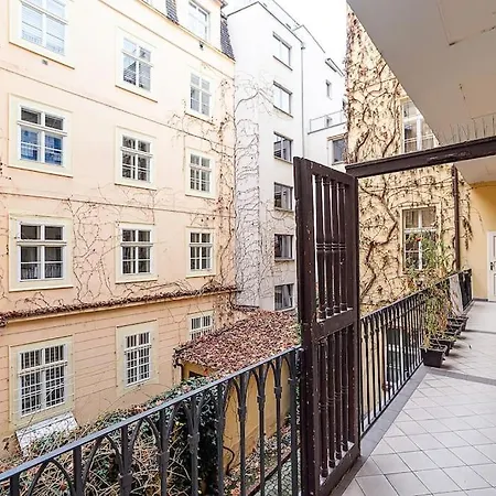 Apartament Luxurious Two-bedroom In The Old Town