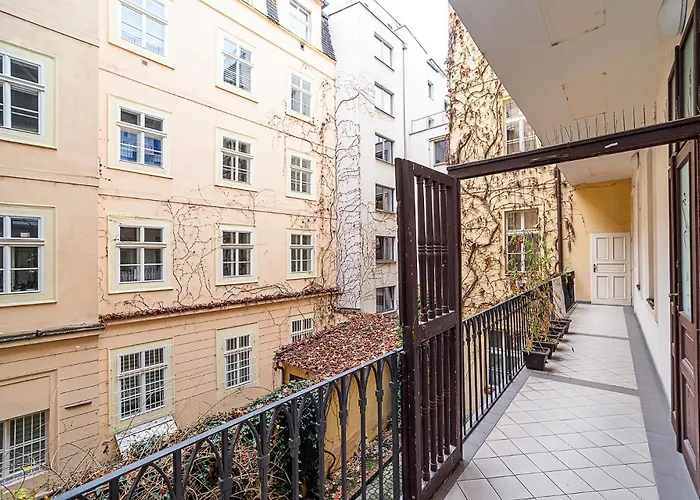 Luxurious Two-bedroom In The Old Town 公寓 *