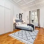 Luxurious Two-bedroom In The Old Town Lägenhet *