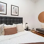 Lägenhet Luxurious Two-bedroom In The Old Town *
