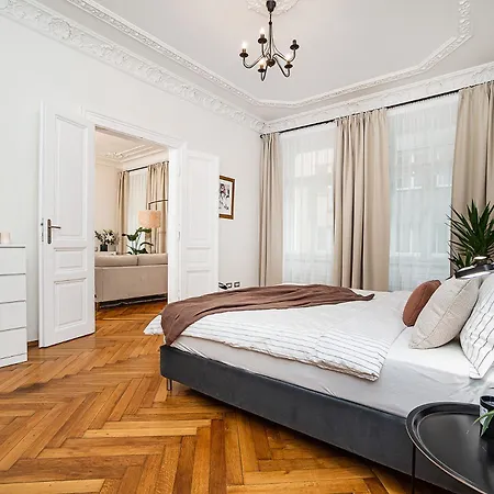 Luxurious Two-bedroom In The Old Town * פראג