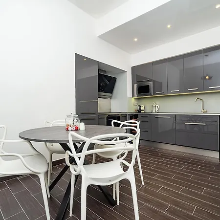 Luxurious Two-bedroom In The Old Town * פראג