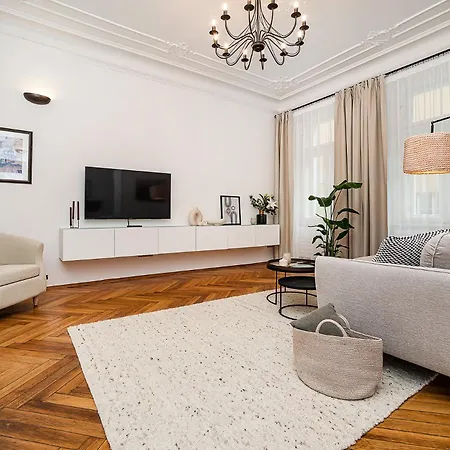 Luxurious Two-bedroom In The Old Town Apartamento