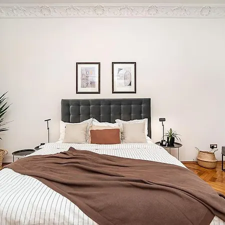 Luxurious Two-bedroom In The Old Town Daire Prag