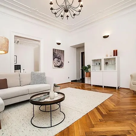 Apartmán Luxurious Two-bedroom In The Old Town