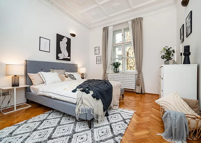 Luxurious Two-bedroom In The Old Town דירה