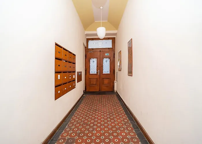 Luxurious Two-bedroom In The Old Town