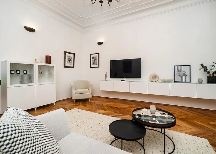 Luxurious Two-bedroom In The Old Town דירה