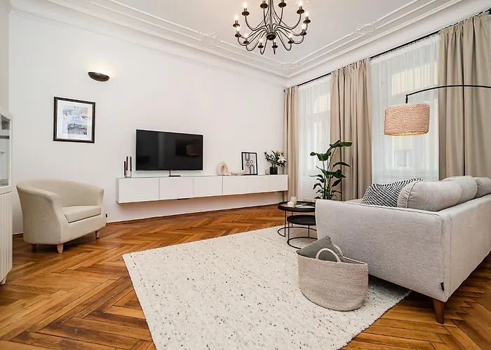 Luxurious Two-bedroom In The Old Town דירה