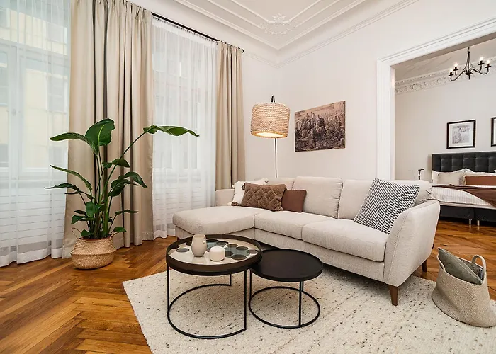 Luxurious Two-bedroom In The Old Town *