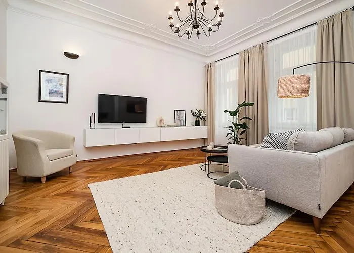 Luxurious Two-bedroom In The Old Town דירה