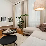 Apartment Luxurious Two-bedroom In The Old Town Prague