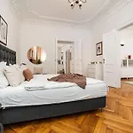 Apartment Luxurious Two-bedroom In The Old Town Prague