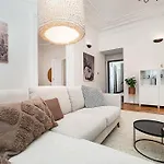 Luxurious Two-bedroom In The Old Town *