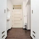 Luxurious Two-bedroom In The Old Town Appartement *