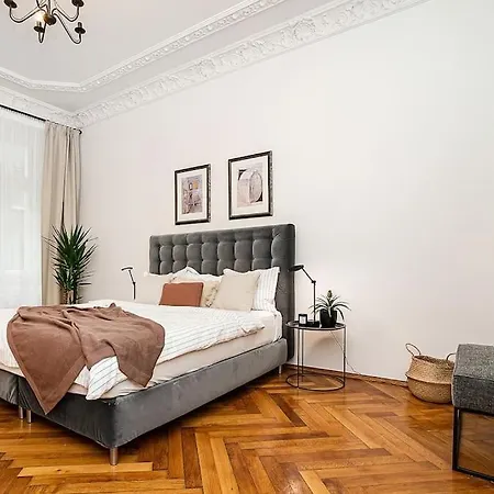 Luxurious Two-bedroom In The Old Town * פראג