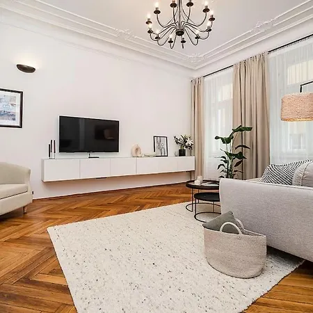 Luxurious Two-bedroom In The Old Town דירה