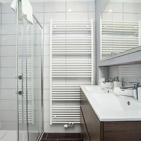 Luxurious Two-bedroom In The Old Town דירה *
