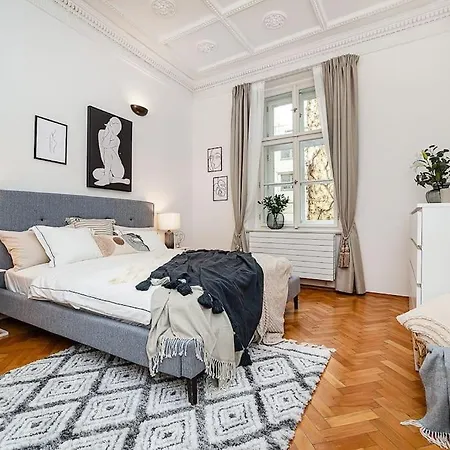 Luxurious Two-bedroom In The Old Town פראג