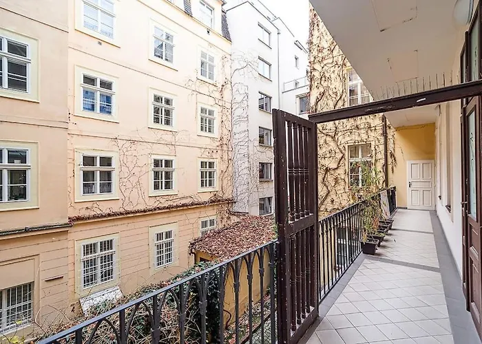 Апартаменты Luxurious Two-bedroom In The Old Town