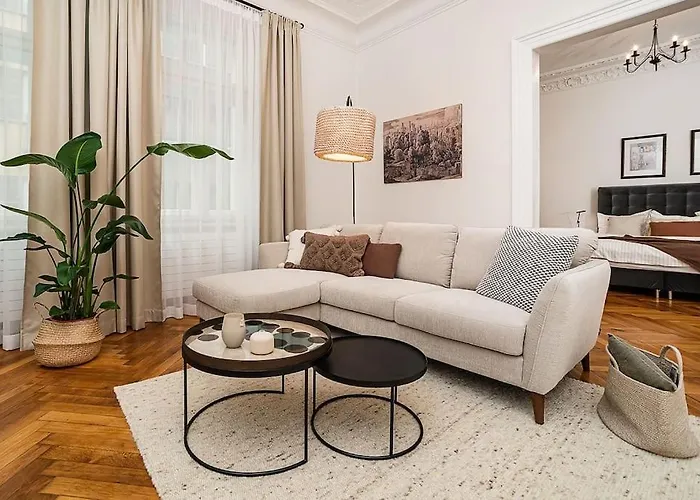 Luxurious Two-bedroom In The Old Town דירה