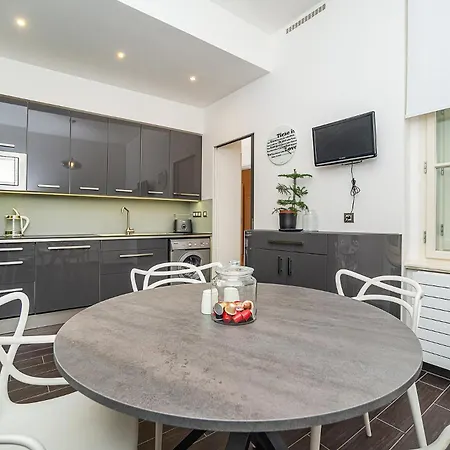 Апартаменты Luxurious Two-bedroom In The Old Town Прага