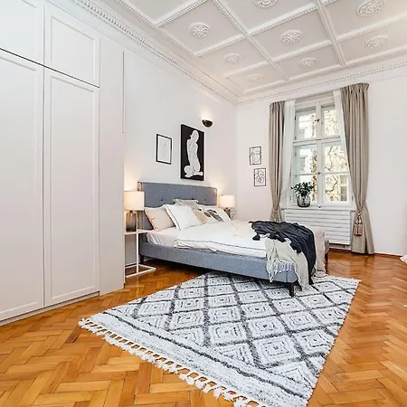 Luxurious Two-bedroom In The Old Town * Прага